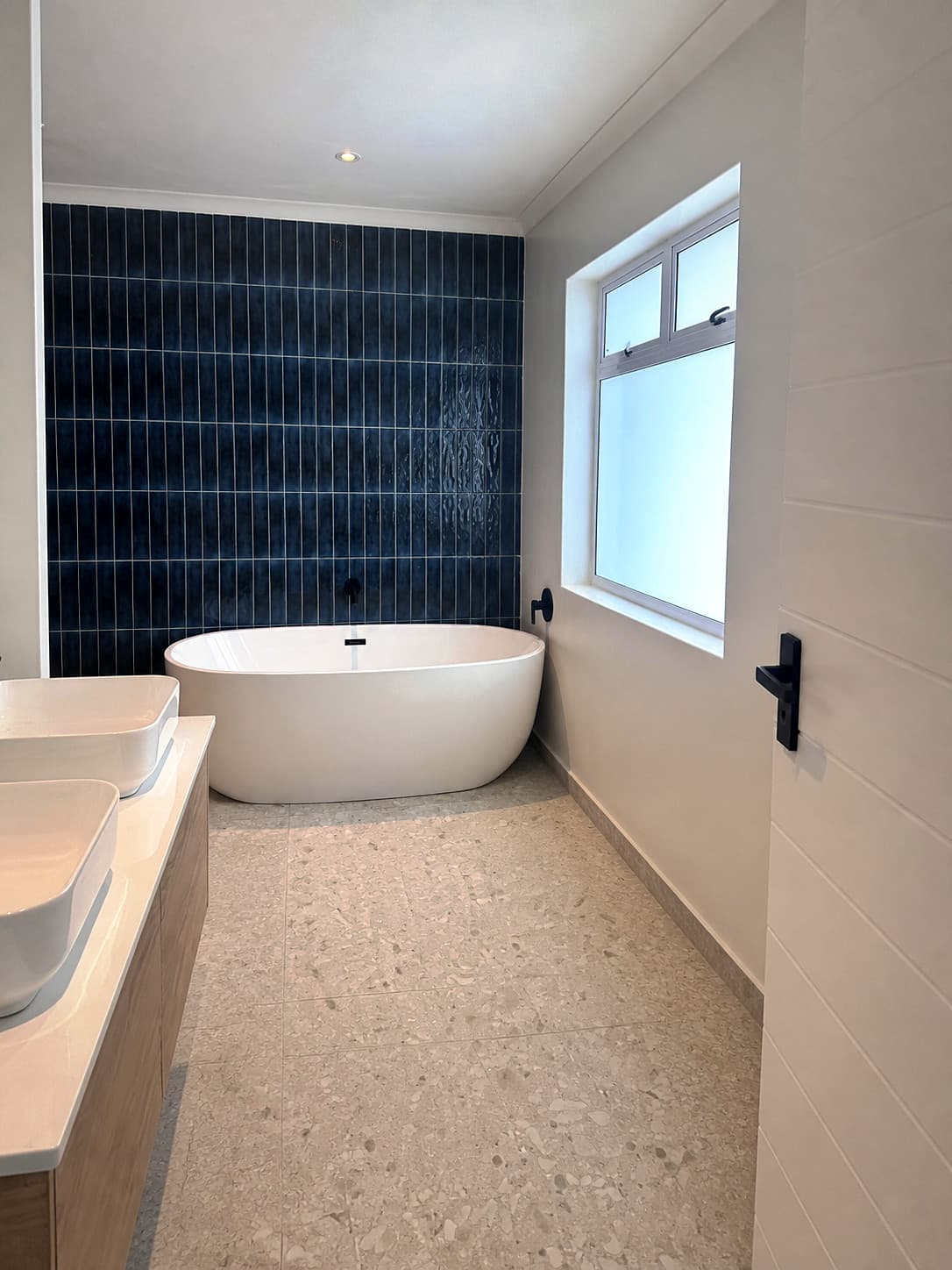 Bloubergstrand – Main bathroom seen from the doorway