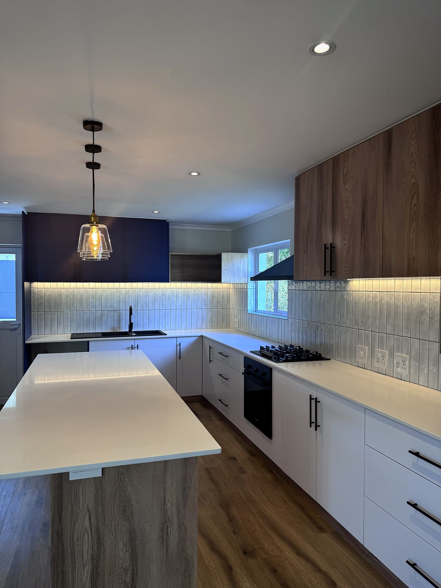 Bloubergstrand – Kitchen from the island end, pendant in the foreground