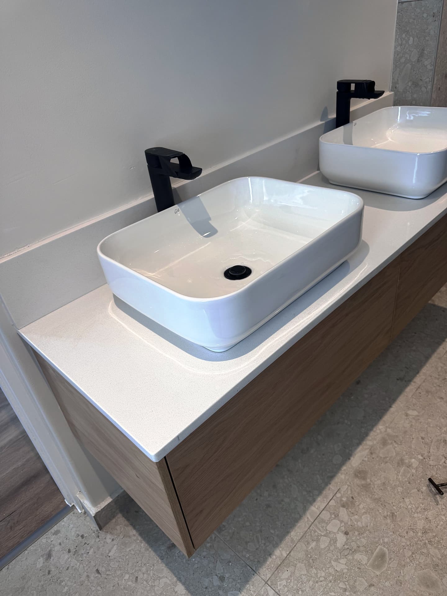 Bloubergstrand – Double basin vanity detail