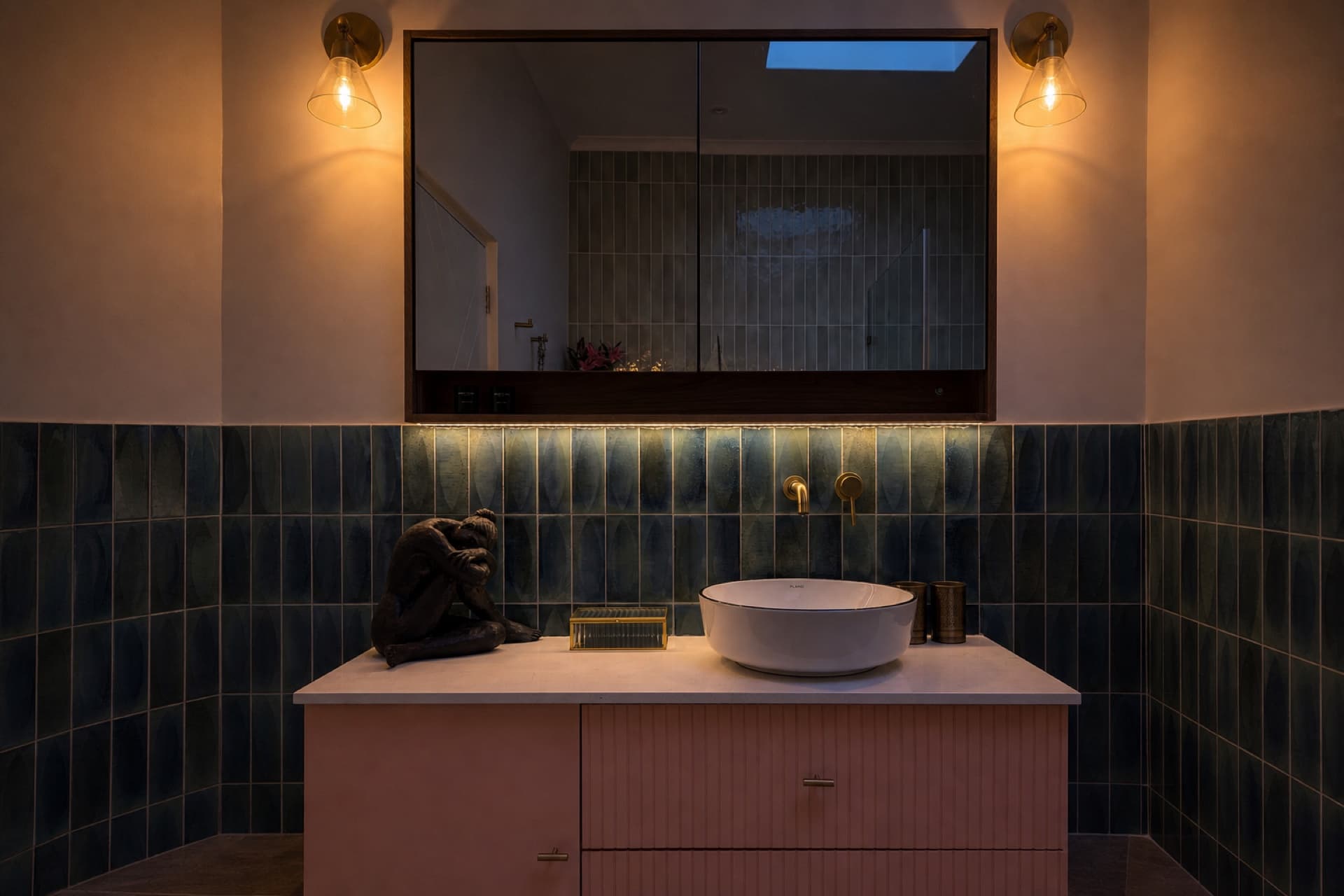 Simon's Town — interior 9.1